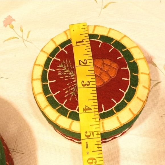 Set Of 2 Keepsake Gift Boxes Holiday Christmas Round Embroidery - Picture 6 of 11